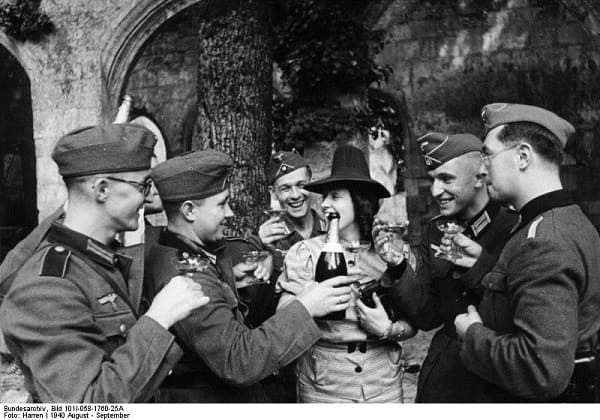 How French women had effairs with Hitler soldiers during WWII