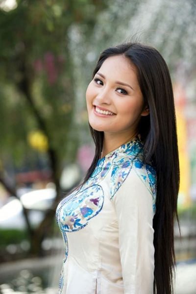 Attractive Brunette Girls in Asia