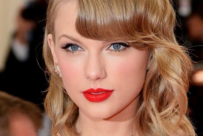 TOP-15 sexiest women celebs with nice blue eyes!