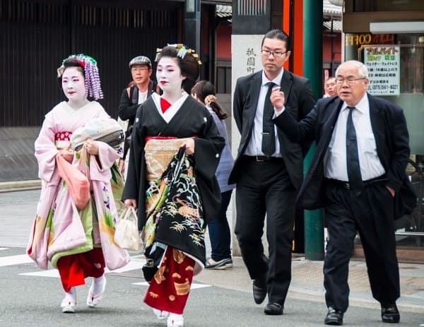 TOP-10 shocking facts about geishas today!