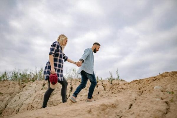25 Real And Simple Things To Make A Woman Love You More: She'll Never Leave You