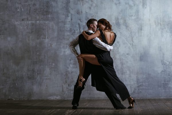 25 Real And Simple Things To Make A Woman Love You More: She'll Never Leave You